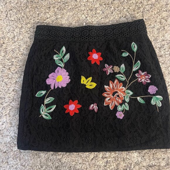 WAPI Dresses & Skirts - Black Lace Floral Embroidered Mini Skirt M